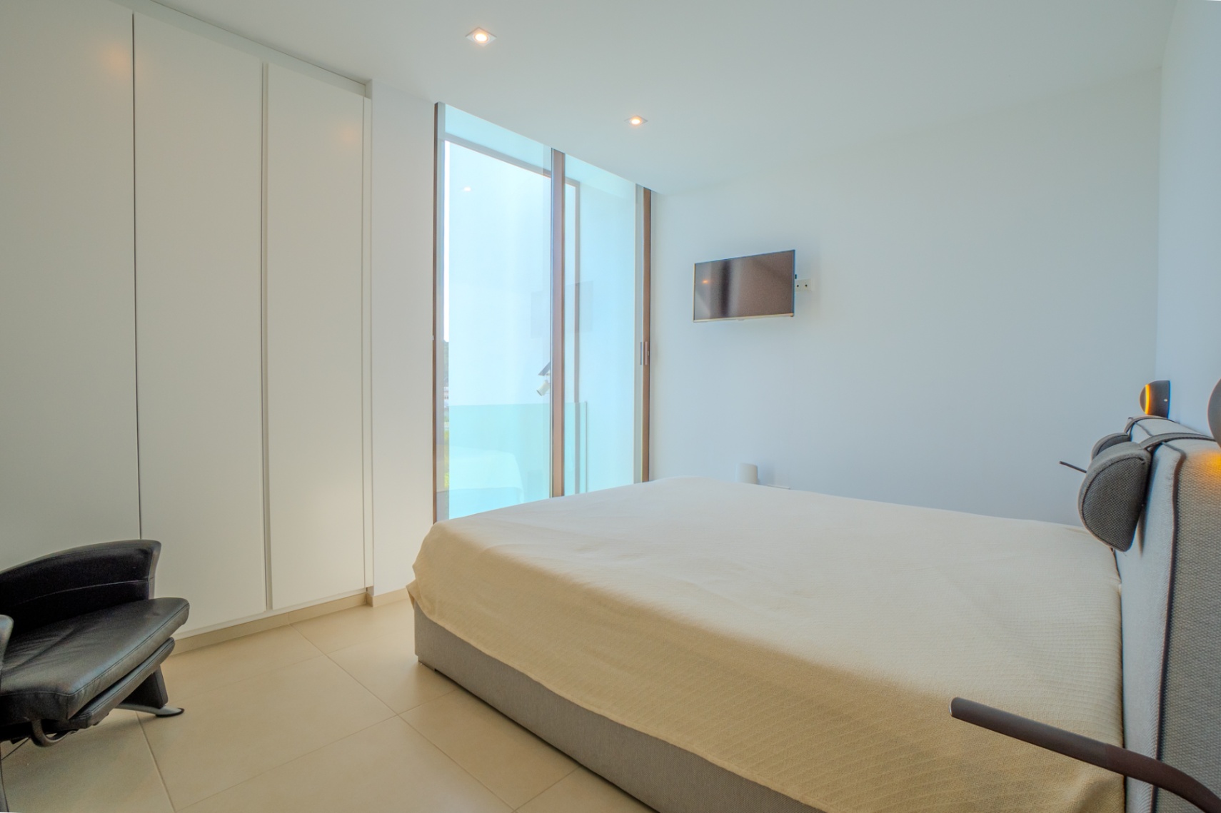 VILLA EXCLUSIVA CON VISTAS AL MAR Y GRAN POTENCIAL EN TEULADA-MORAIRA