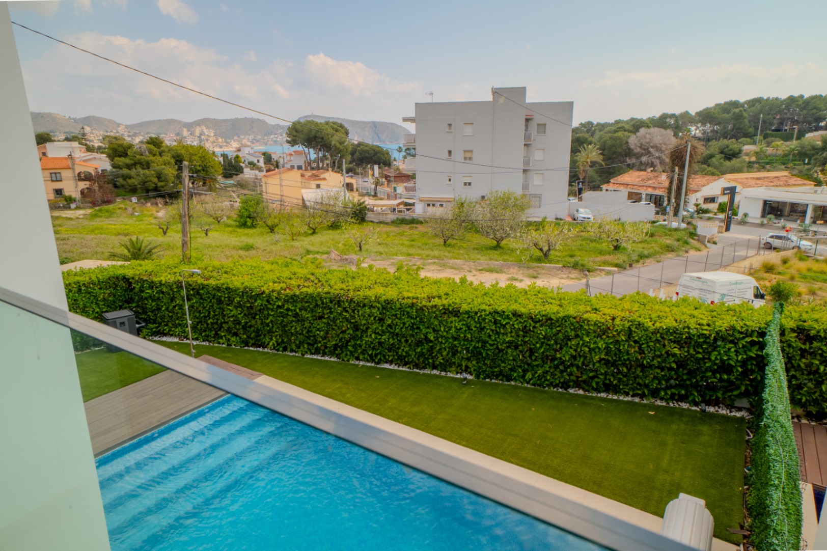 VILLA EXCLUSIVA CON VISTAS AL MAR Y GRAN POTENCIAL EN TEULADA-MORAIRA