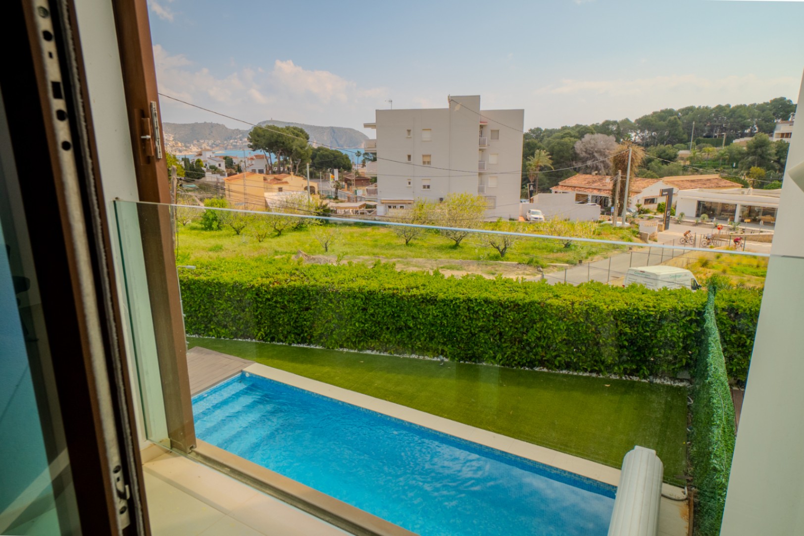 VILLA EXCLUSIVA CON VISTAS AL MAR Y GRAN POTENCIAL EN TEULADA-MORAIRA