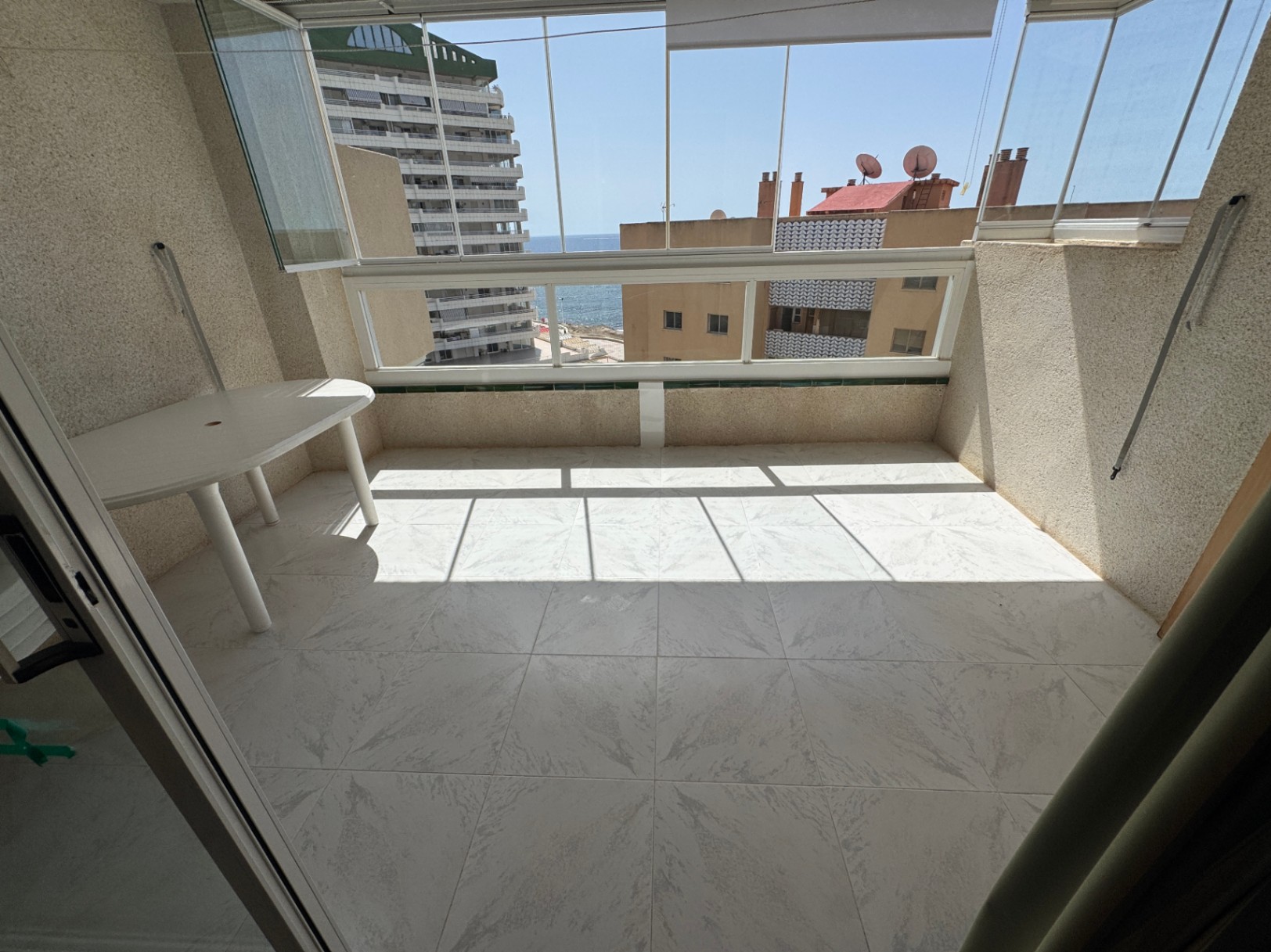 Apartamento con vistas al mar y acceso directo a la Playa de la Fossa