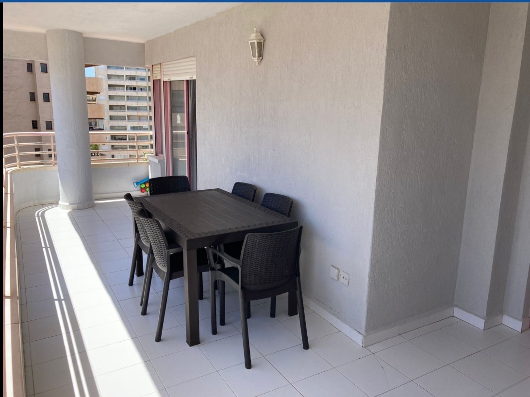 Apartamento en primera línea de la playa Levante con preciosas vistas al mar y la bahía
