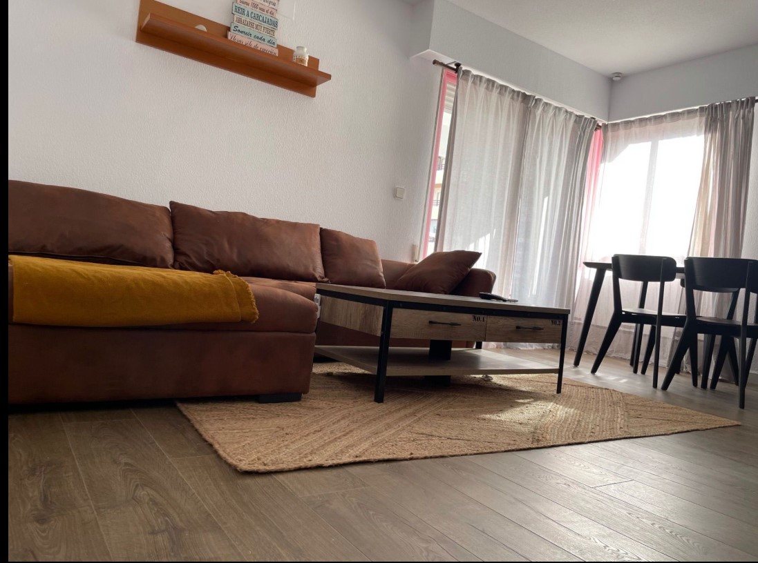 Apartamento en primera línea de la playa Levante con preciosas vistas al mar y la bahía
