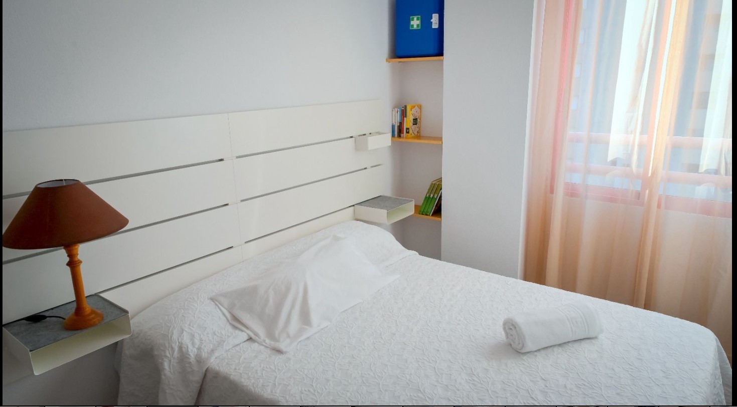 Apartamento en primera línea de la playa Levante con preciosas vistas al mar y la bahía