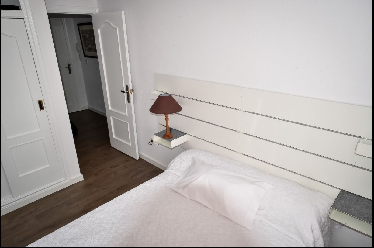 Apartamento en primera línea de la playa Levante con preciosas vistas al mar y la bahía