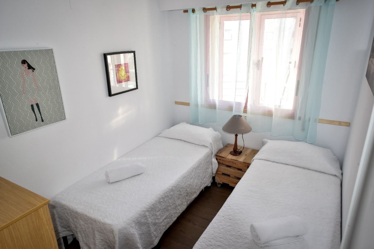 Apartamento en primera línea de la playa Levante con preciosas vistas al mar y la bahía