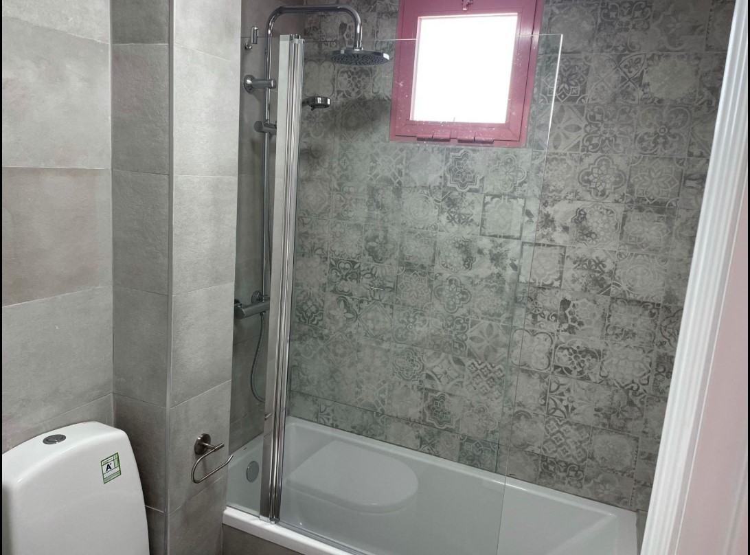 Apartamento en primera línea de la playa Levante con preciosas vistas al mar y la bahía