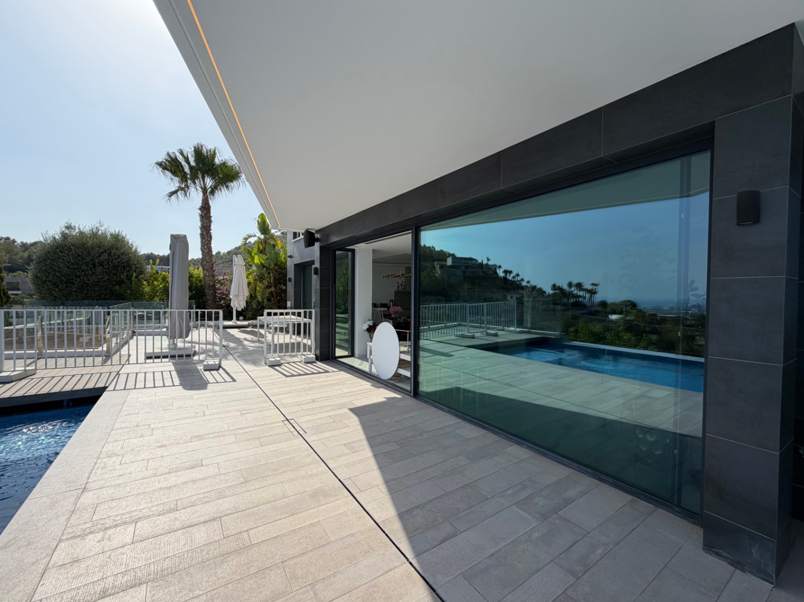 Exclusiva villa con vistas panorámicas al mar, piscina infinity, ascensor y zona privada de bienestar en Benissa
