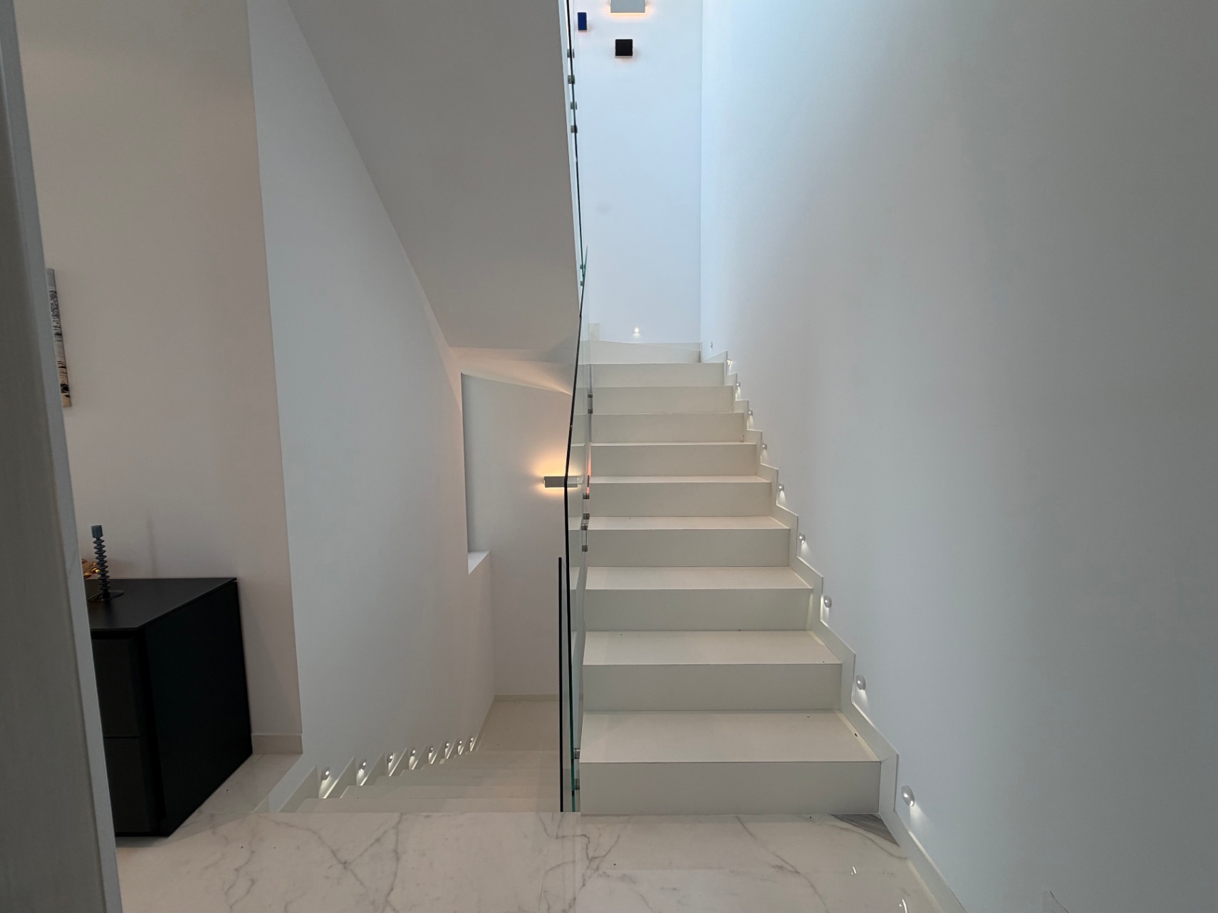 Exclusiva villa con vistas panorámicas al mar, piscina infinity, ascensor y zona privada de bienestar en Benissa