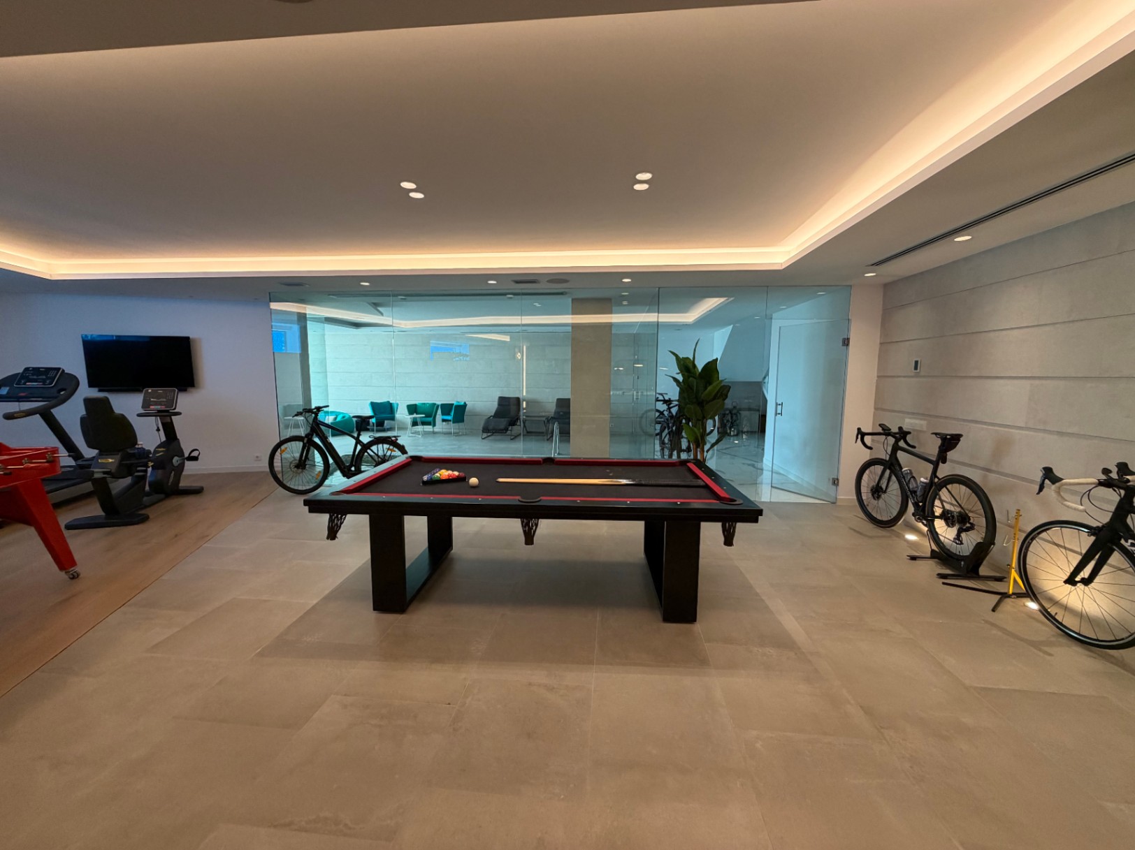 Exclusiva villa con vistas panorámicas al mar, piscina infinity, ascensor y zona privada de bienestar en Benissa