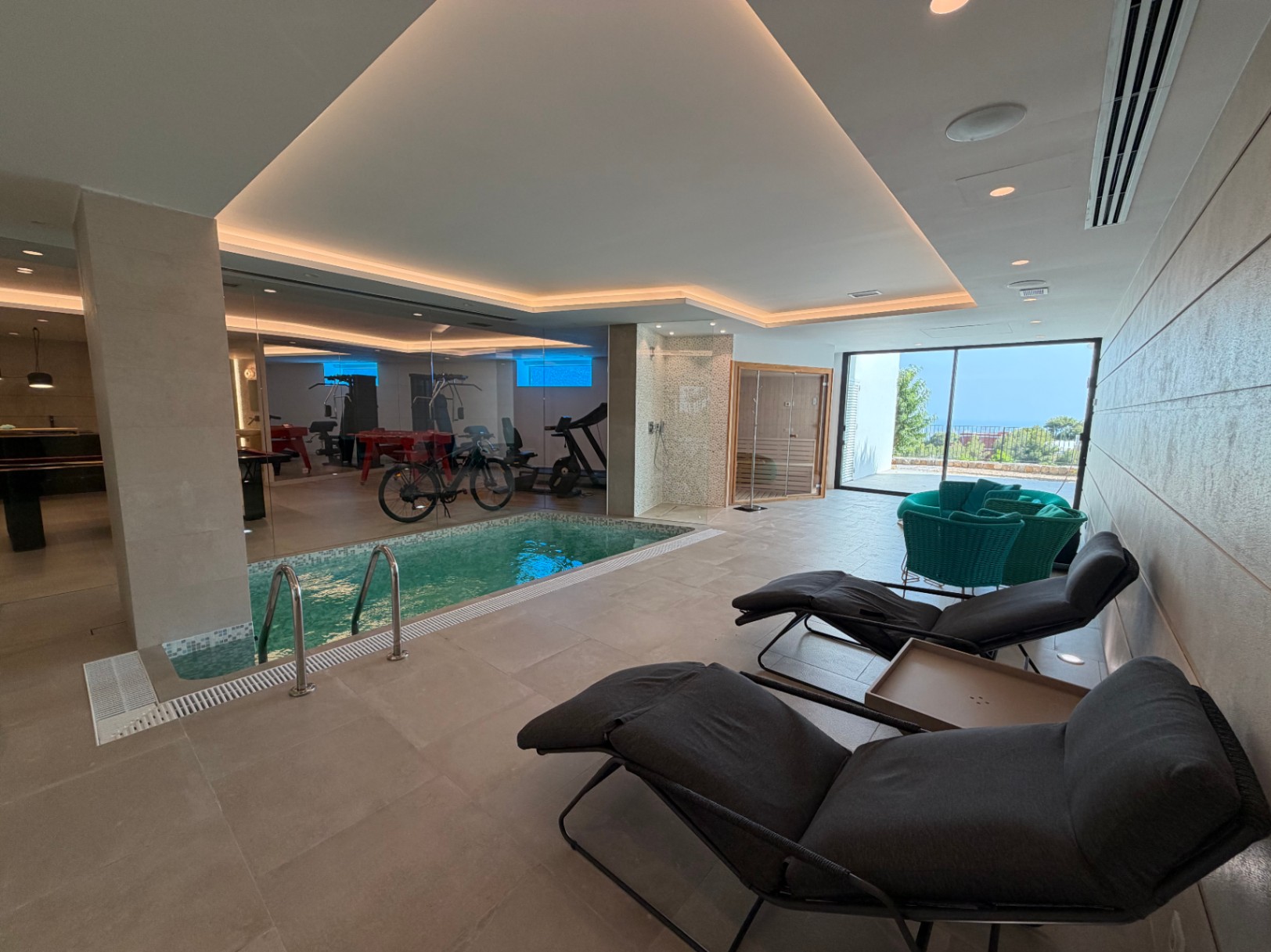 Exclusiva villa con vistas panorámicas al mar, piscina infinity, ascensor y zona privada de bienestar en Benissa