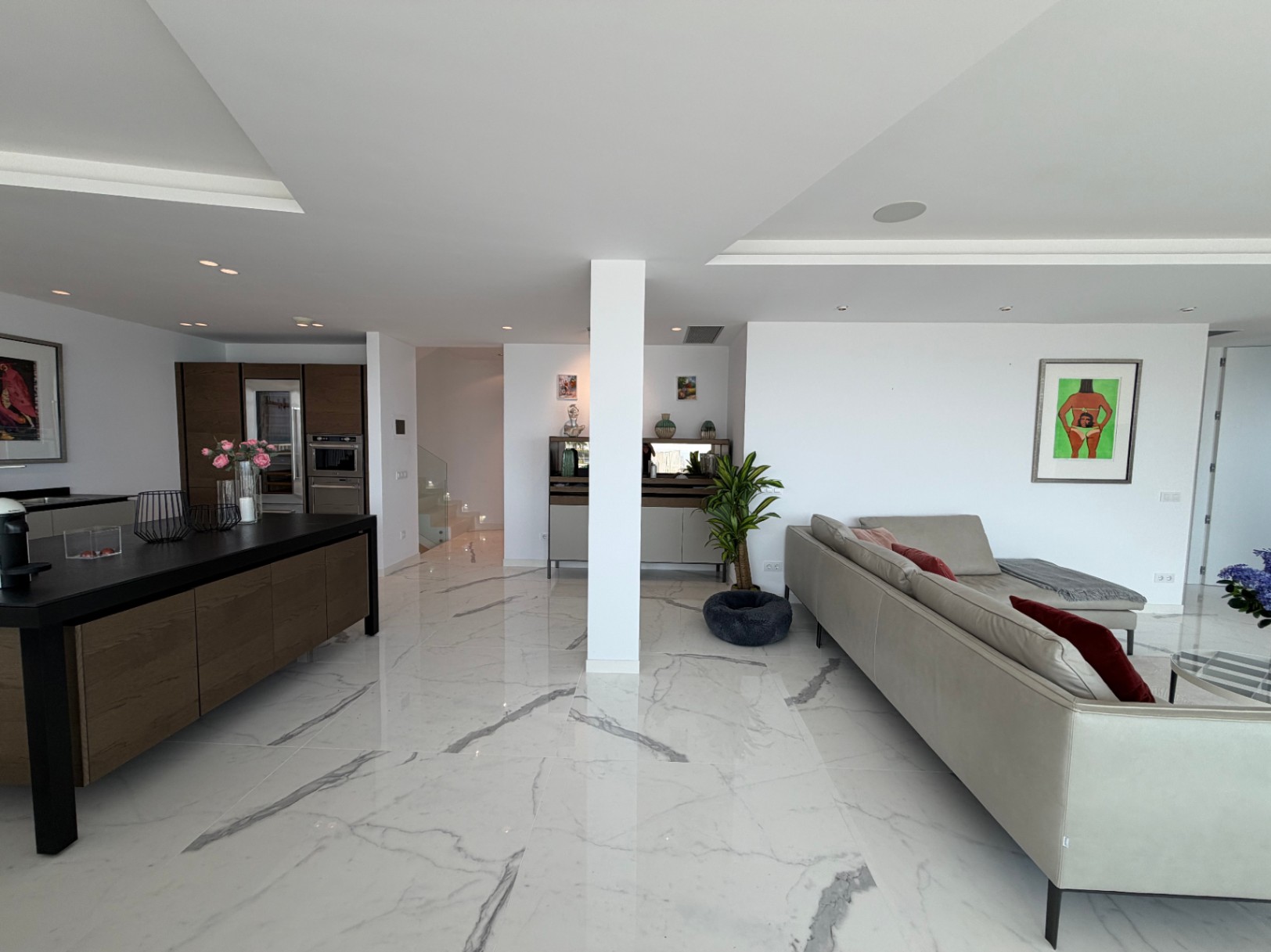 Exclusiva villa con vistas panorámicas al mar, piscina infinity, ascensor y zona privada de bienestar en Benissa