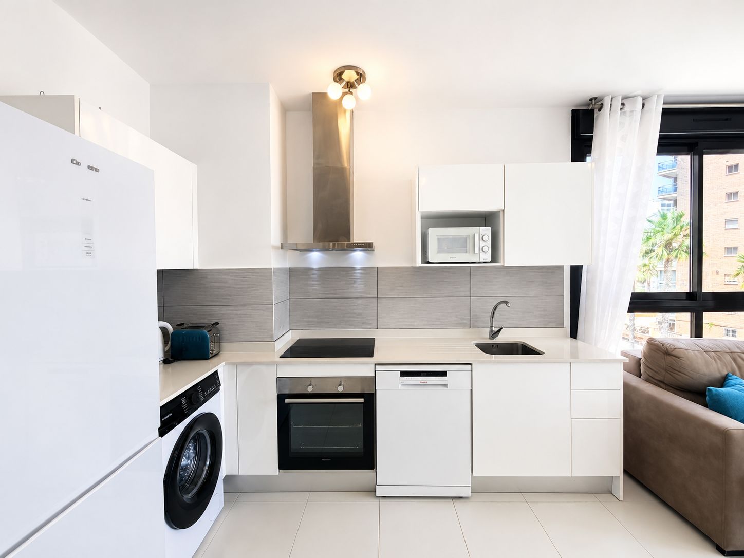 Apartamento moderno de 2 dormitorios con vistas al mar en el edificio Calpe Beach