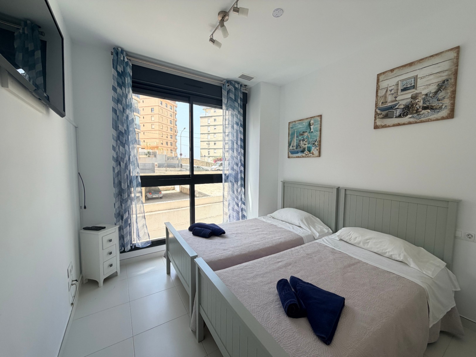 Apartamento moderno de 2 dormitorios con vistas al mar en el edificio Calpe Beach