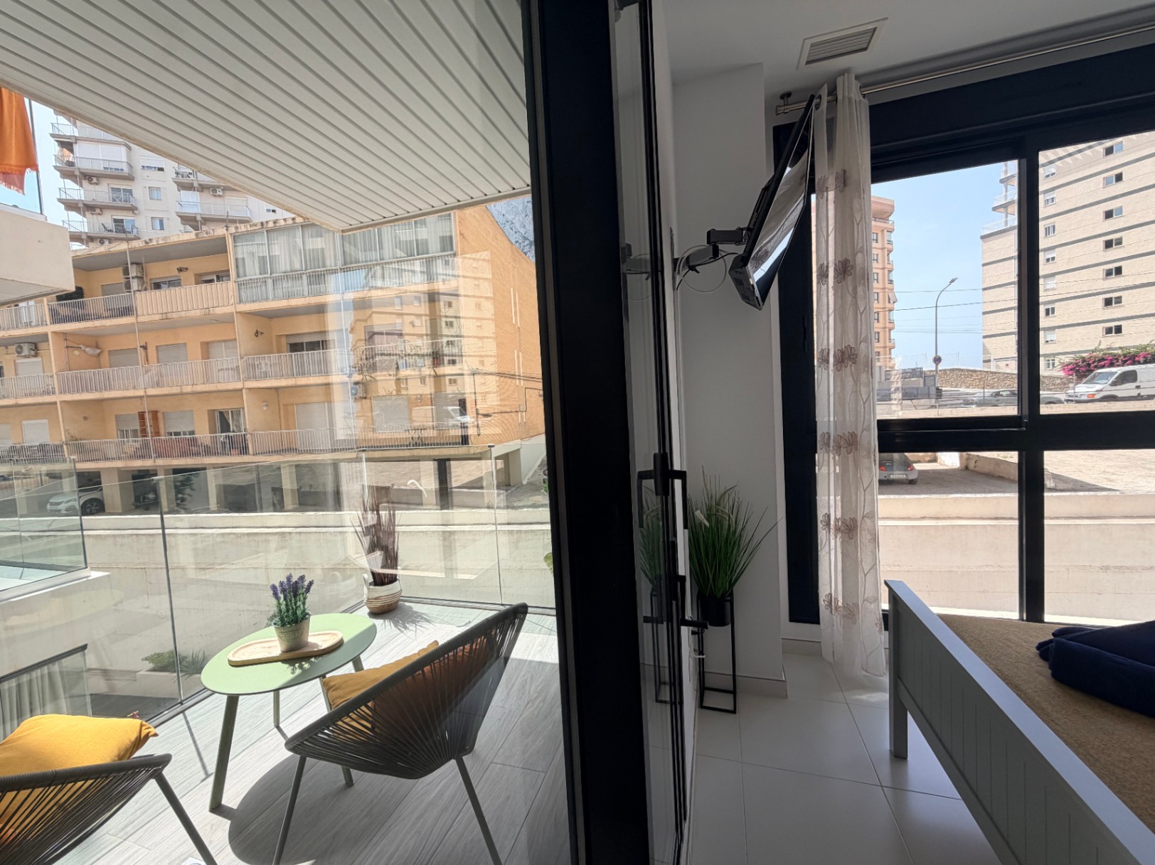 Apartamento moderno de 2 dormitorios con vistas al mar en el edificio Calpe Beach