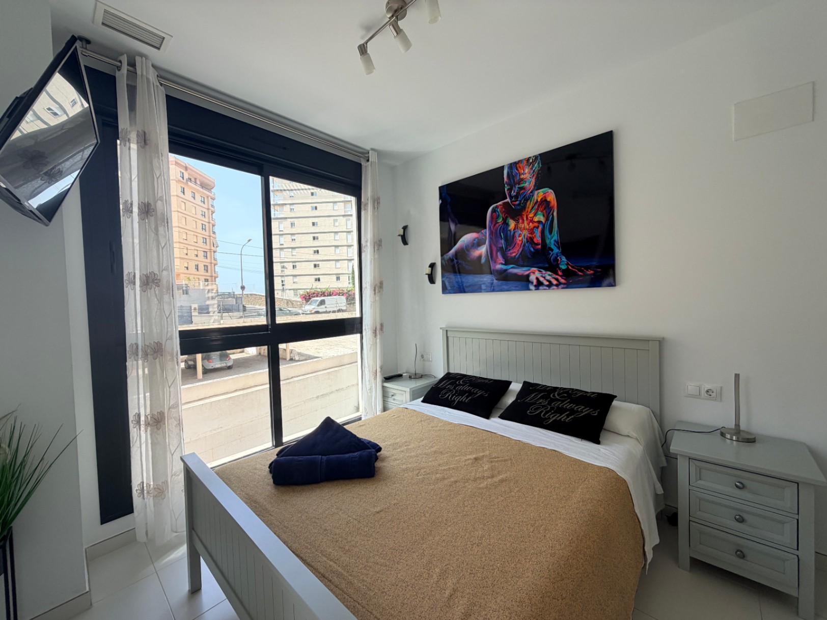 Apartamento moderno de 2 dormitorios con vistas al mar en el edificio Calpe Beach