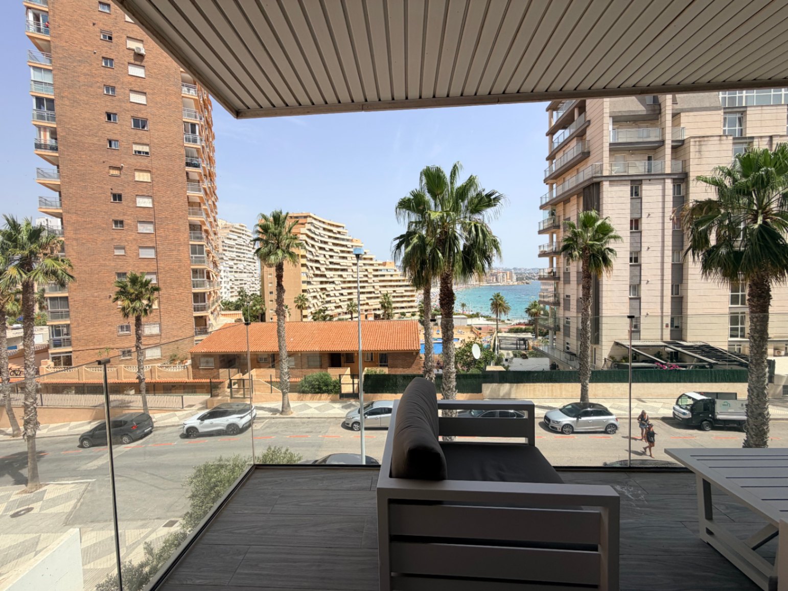 Apartamento moderno de 2 dormitorios con vistas al mar en el edificio Calpe Beach