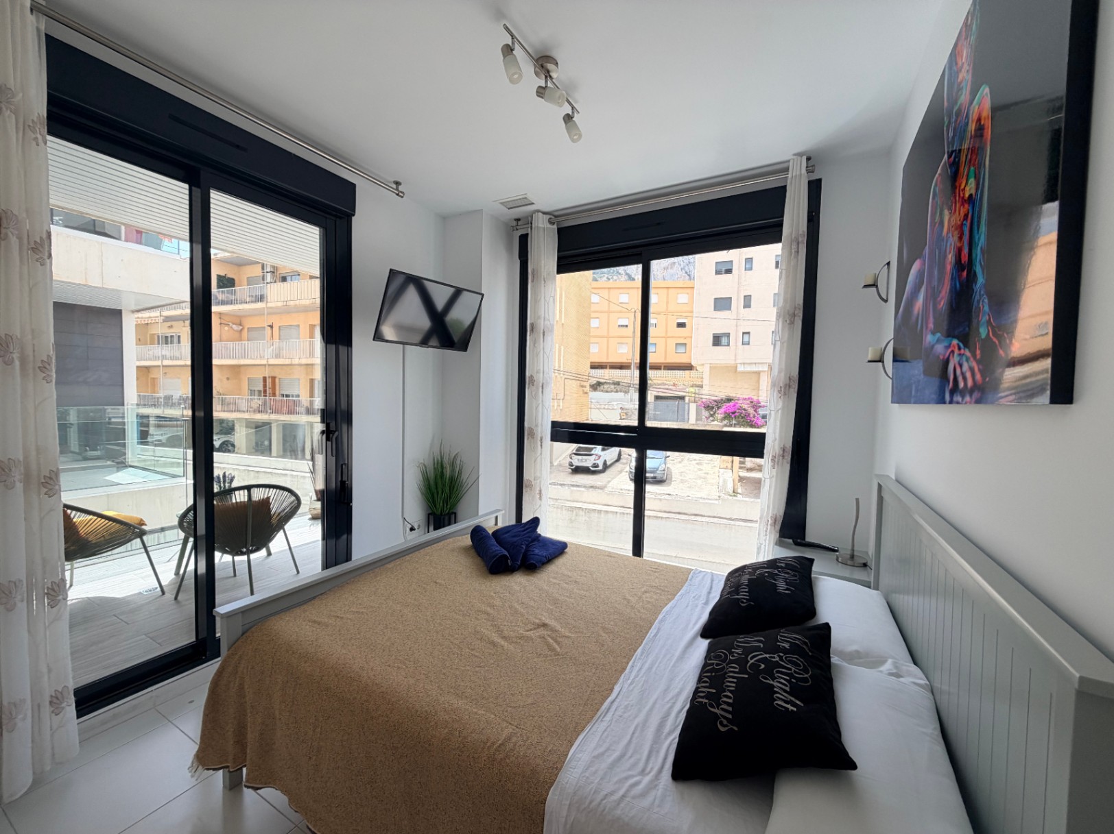 Apartamento moderno de 2 dormitorios con vistas al mar en el edificio Calpe Beach