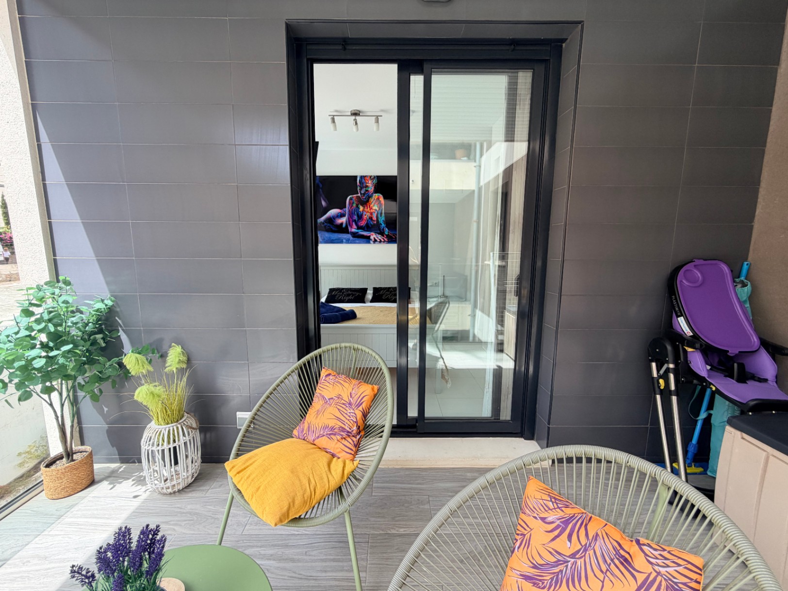 Apartamento moderno de 2 dormitorios con vistas al mar en el edificio Calpe Beach