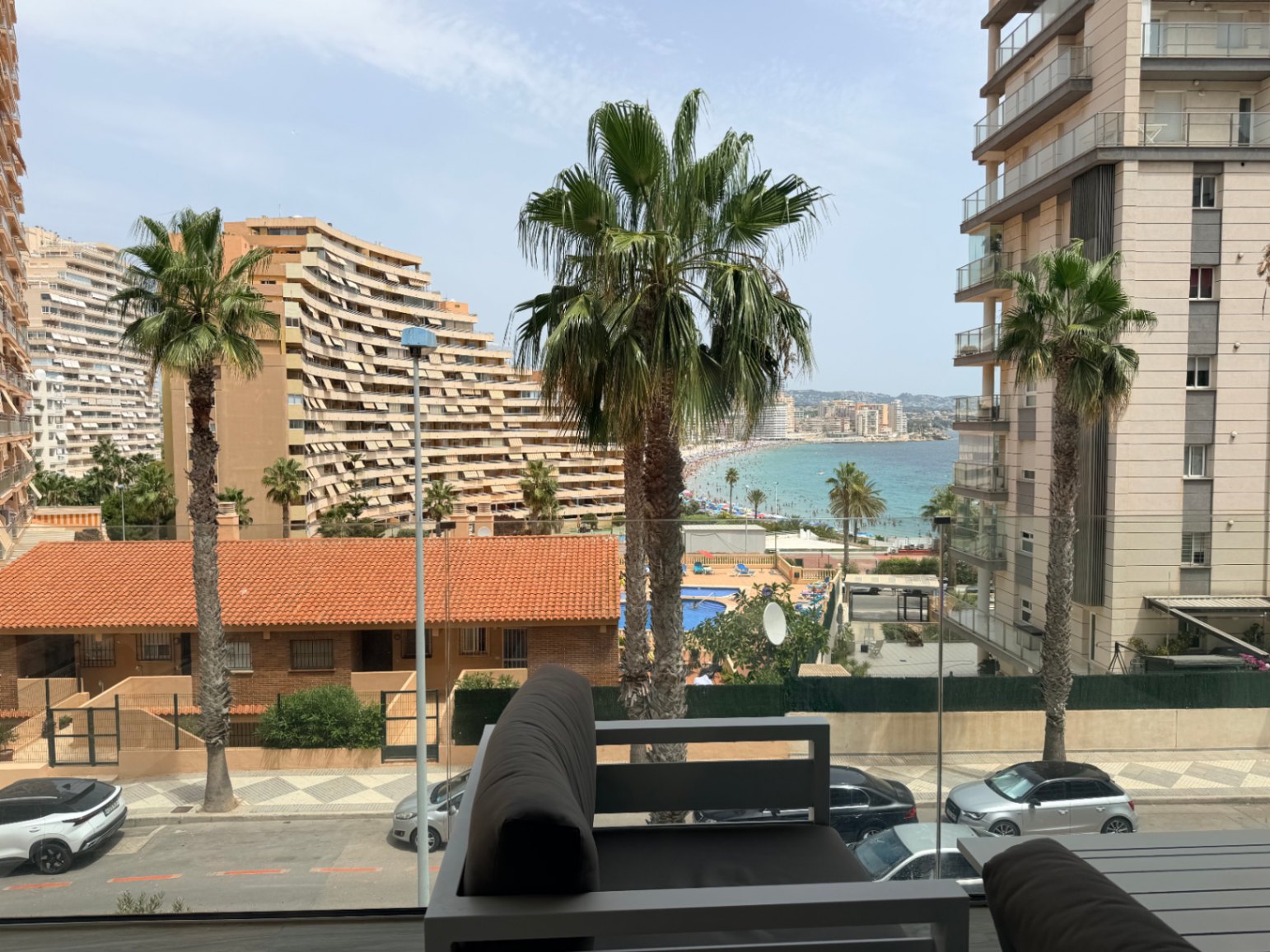 Apartamento moderno de 2 dormitorios con vistas al mar en el edificio Calpe Beach