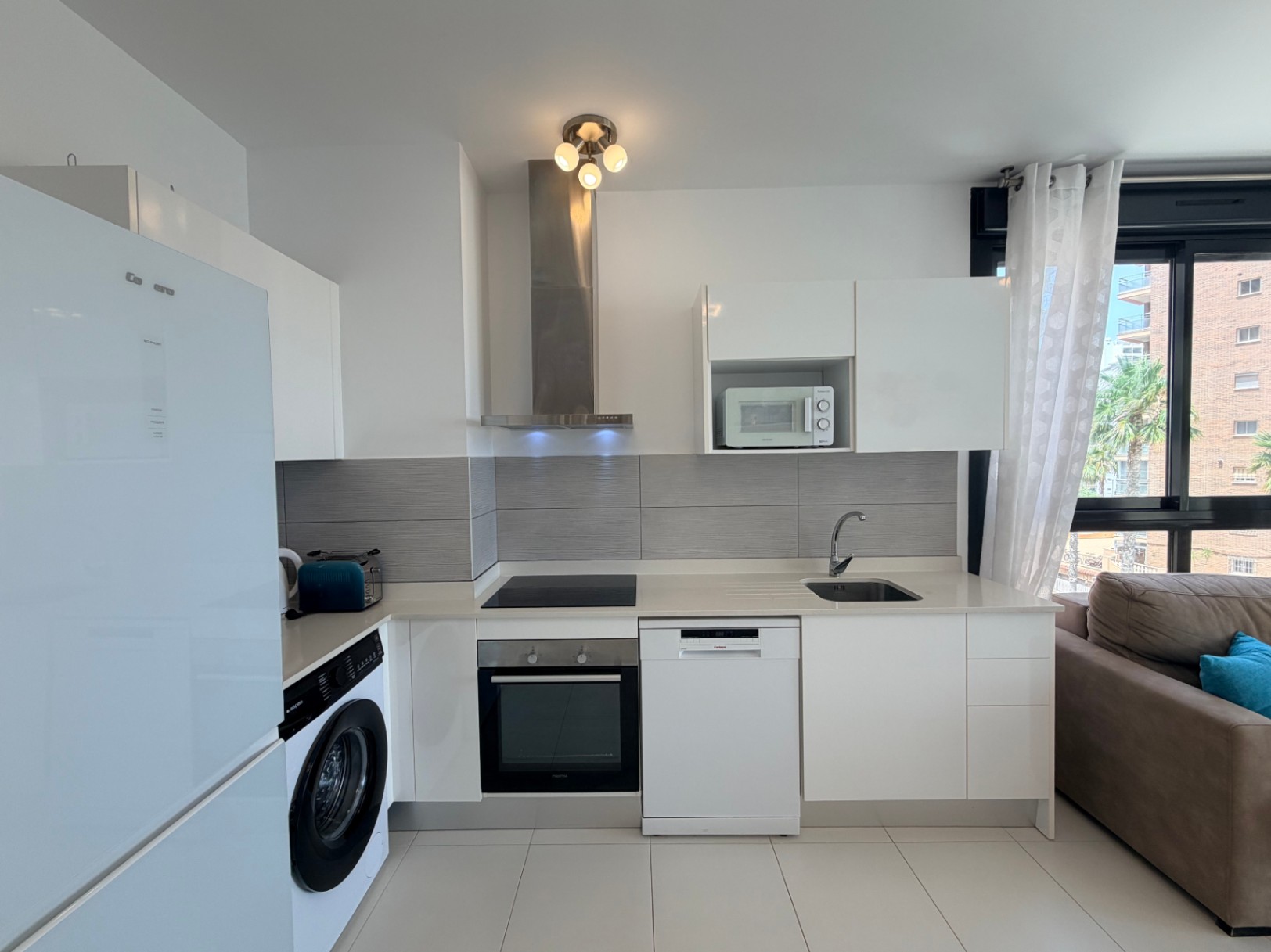 Apartamento moderno de 2 dormitorios con vistas al mar en el edificio Calpe Beach