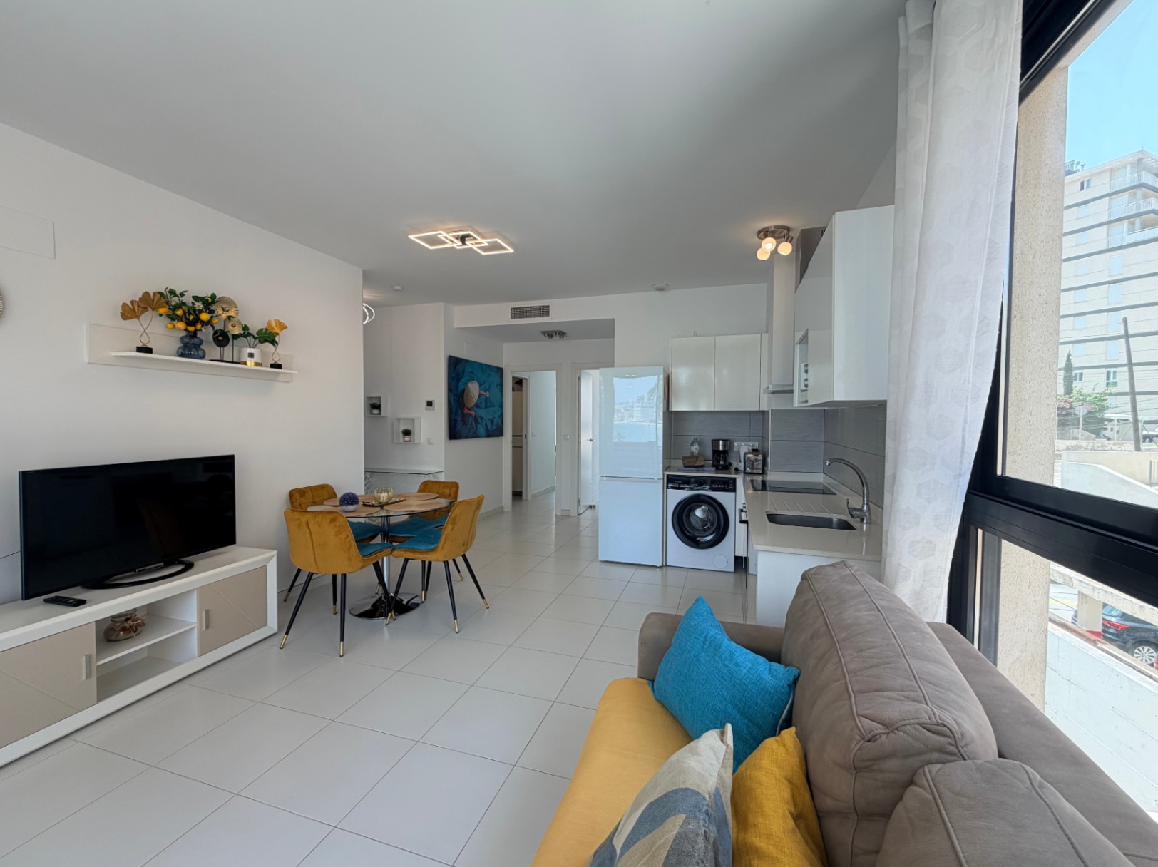 Apartamento moderno de 2 dormitorios con vistas al mar en el edificio Calpe Beach