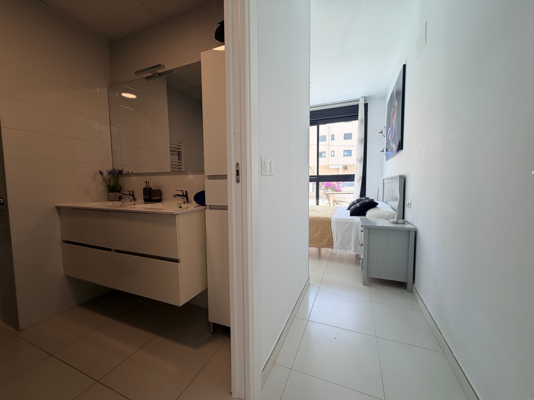 Apartamento moderno de 2 dormitorios con vistas al mar en el edificio Calpe Beach