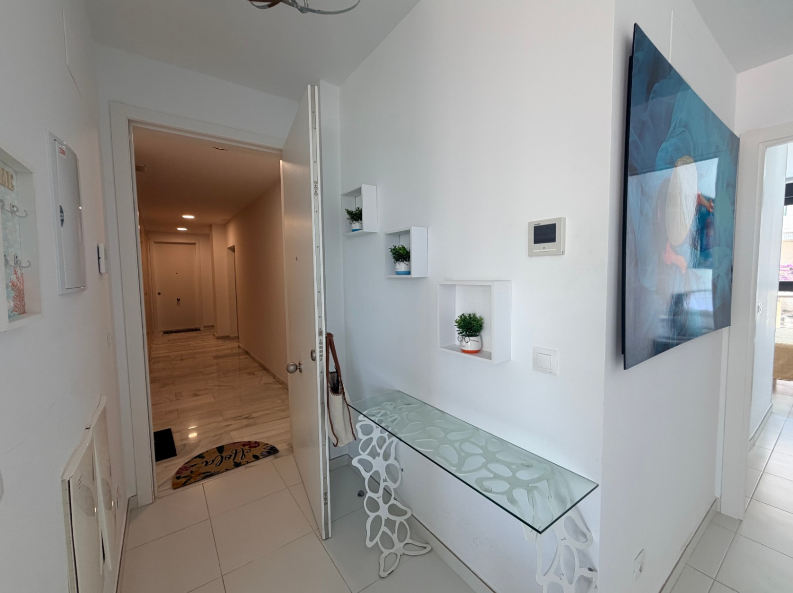 Apartamento moderno de 2 dormitorios con vistas al mar en el edificio Calpe Beach