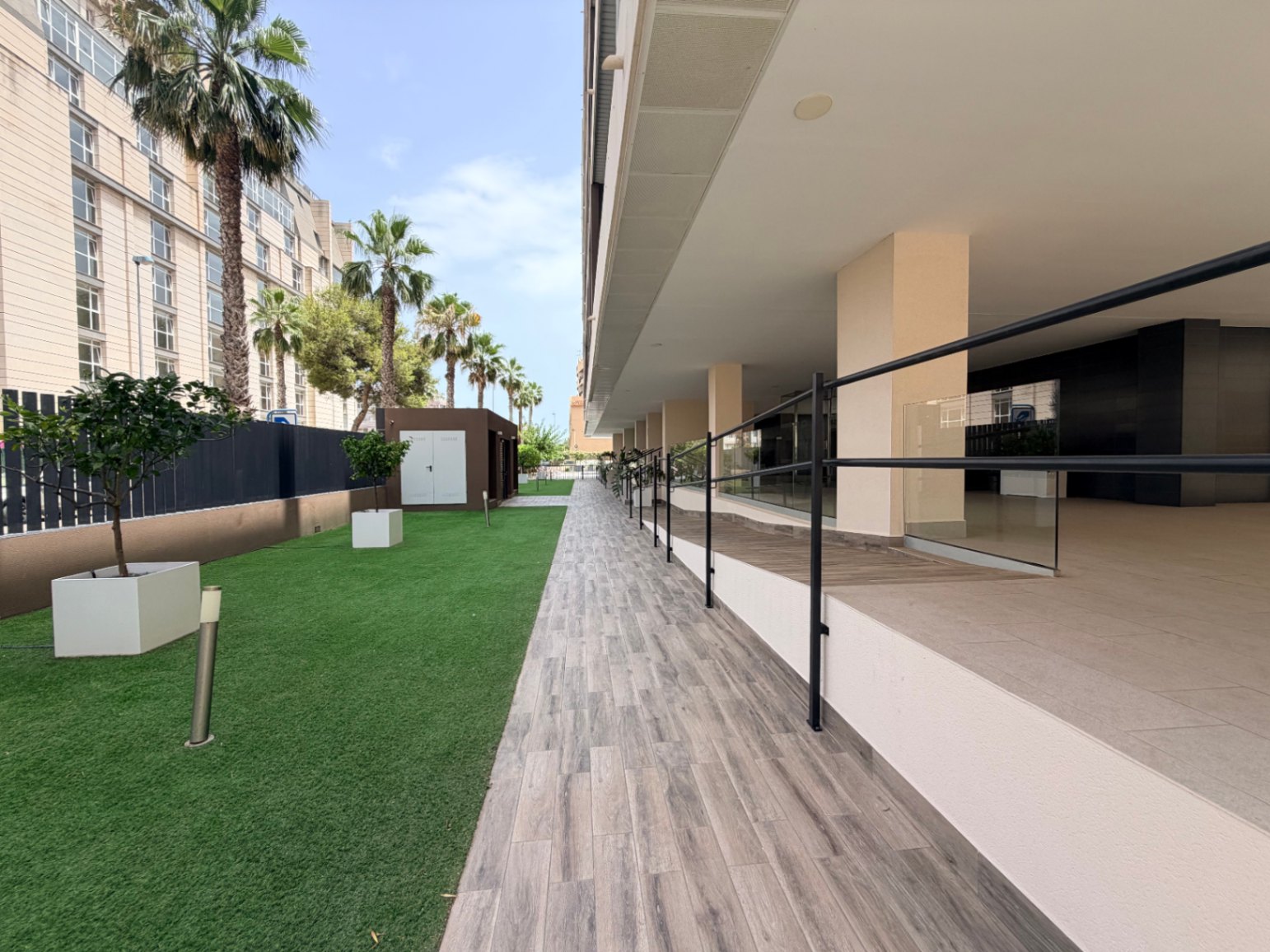Apartamento moderno de 2 dormitorios con vistas al mar en el edificio Calpe Beach
