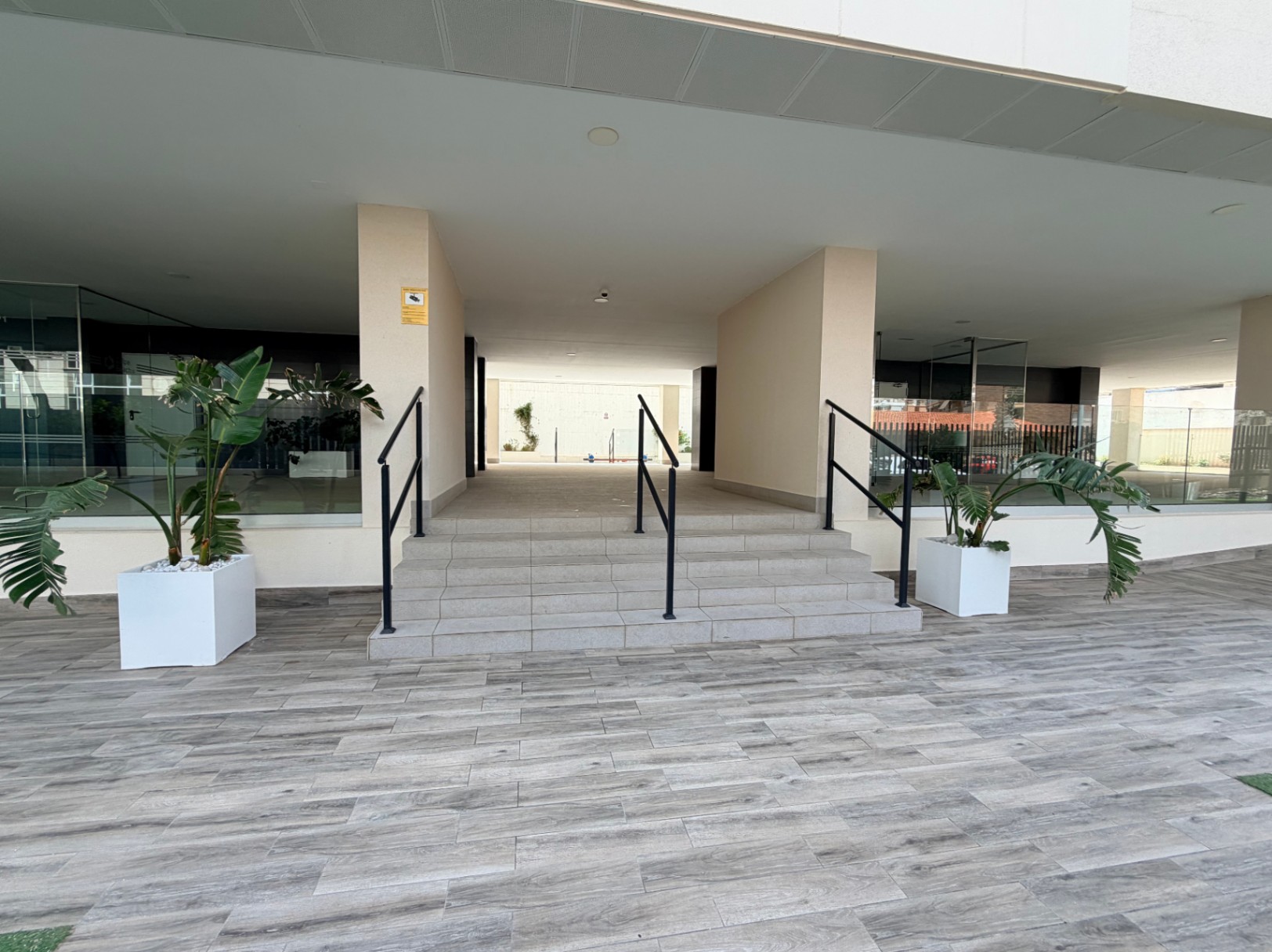 Apartamento moderno de 2 dormitorios con vistas al mar en el edificio Calpe Beach