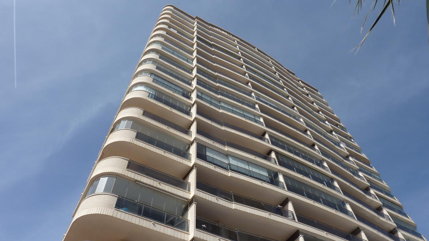 Edificio Bahía del Sol  / Playa Arenal - Bol