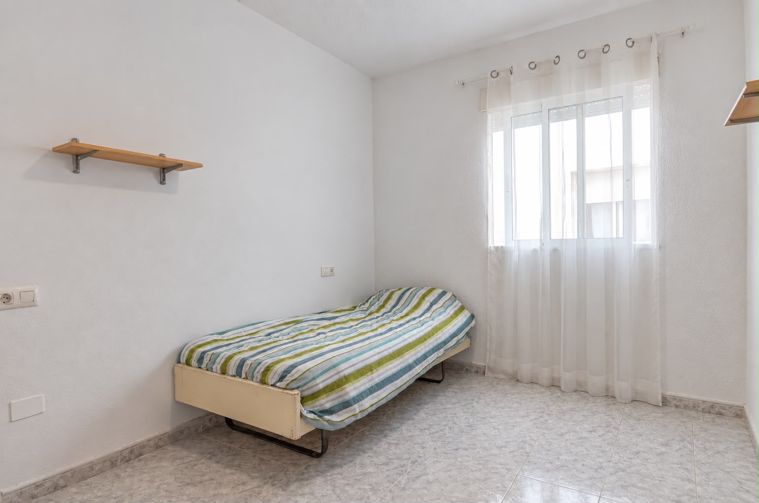 Espacioso piso de 130 m² con terraza y patio en Avda. Masnou (Manzanera-Tosal)