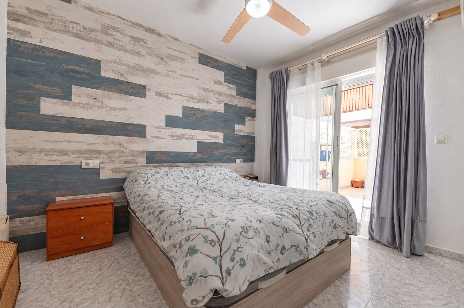 Espacioso piso de 130 m² con terraza y patio en Avda. Masnou (Manzanera-Tosal)