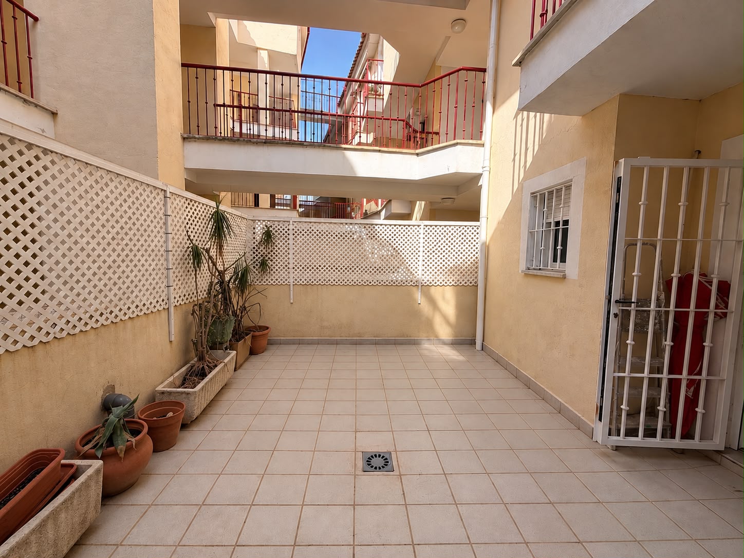 Espacioso piso de 130 m² con terraza y patio en Avda. Masnou (Manzanera-Tosal)