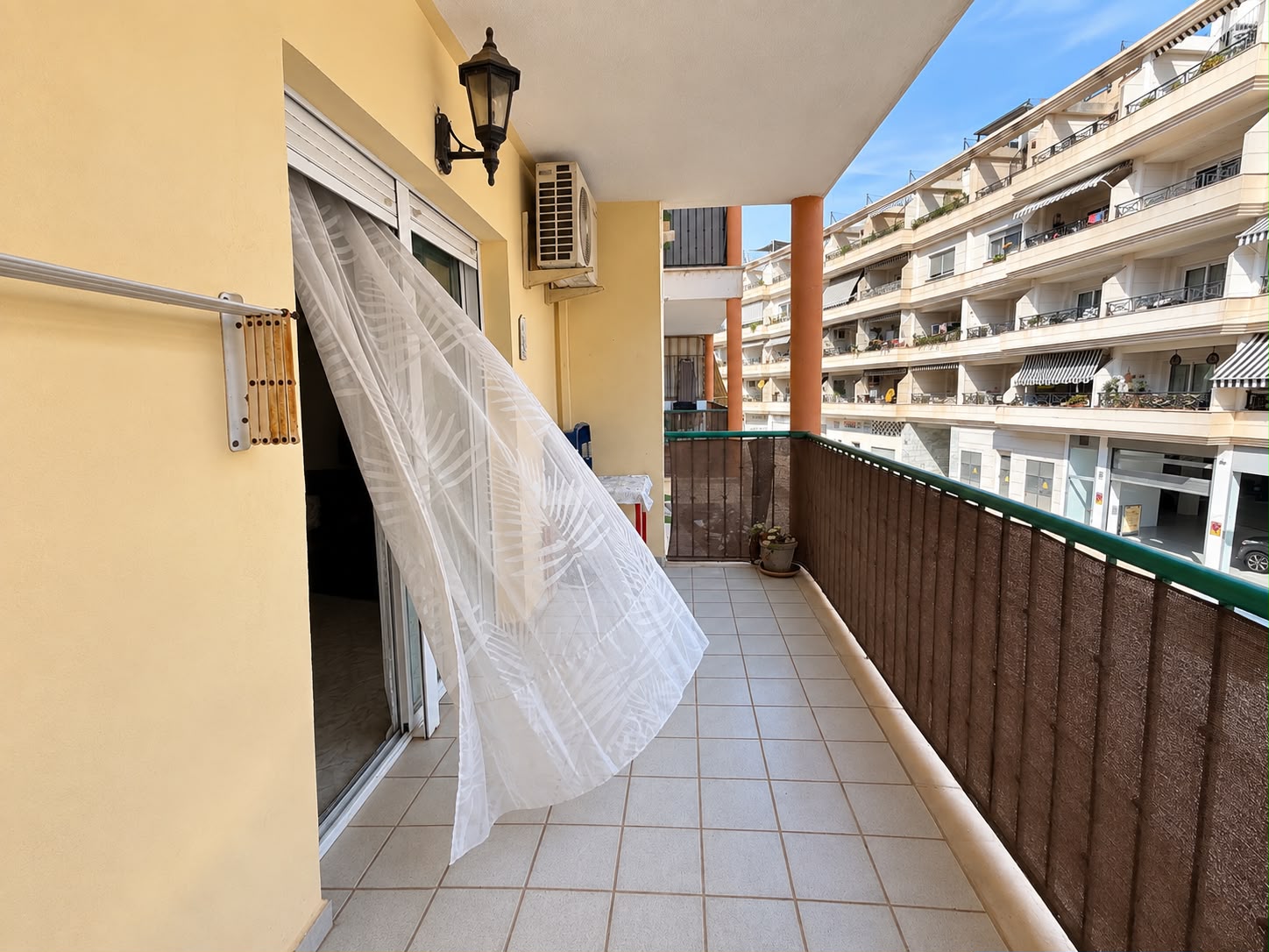 Espacioso piso de 130 m² con terraza y patio en Avda. Masnou (Manzanera-Tosal)