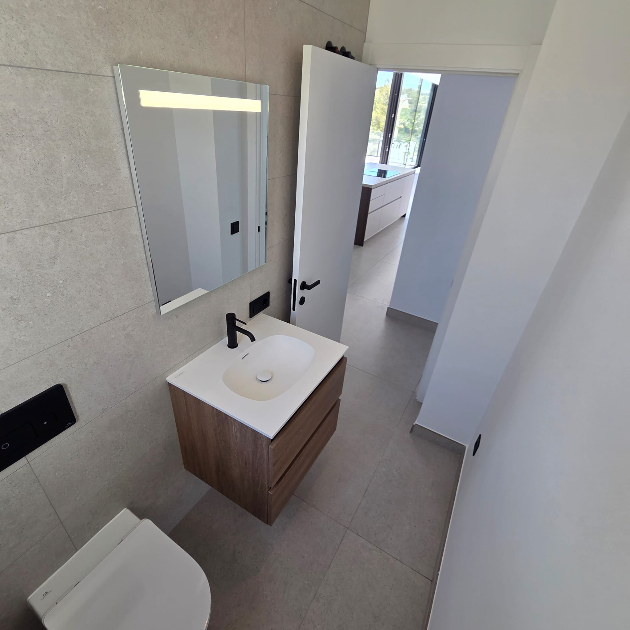 Magnifica villa nueva a estrenar con piscina, vistas panorámicas y placas solares.